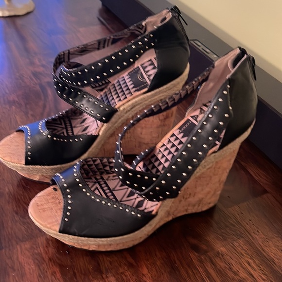 Black Jessica Simpson platform sandals - Picture 2 of 5